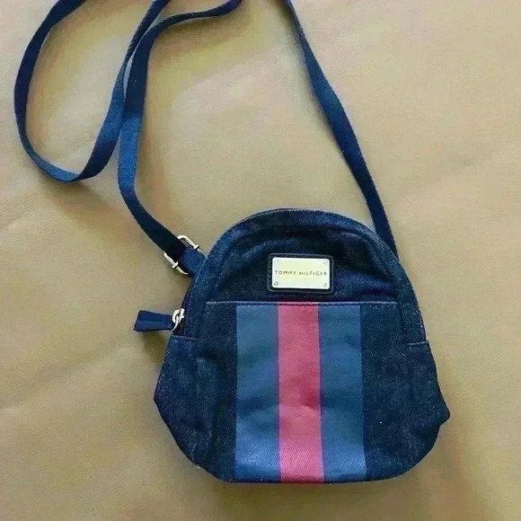Tommy Hilfiger Mini Backpack style Crossbody Bag - Picture 2 of 8